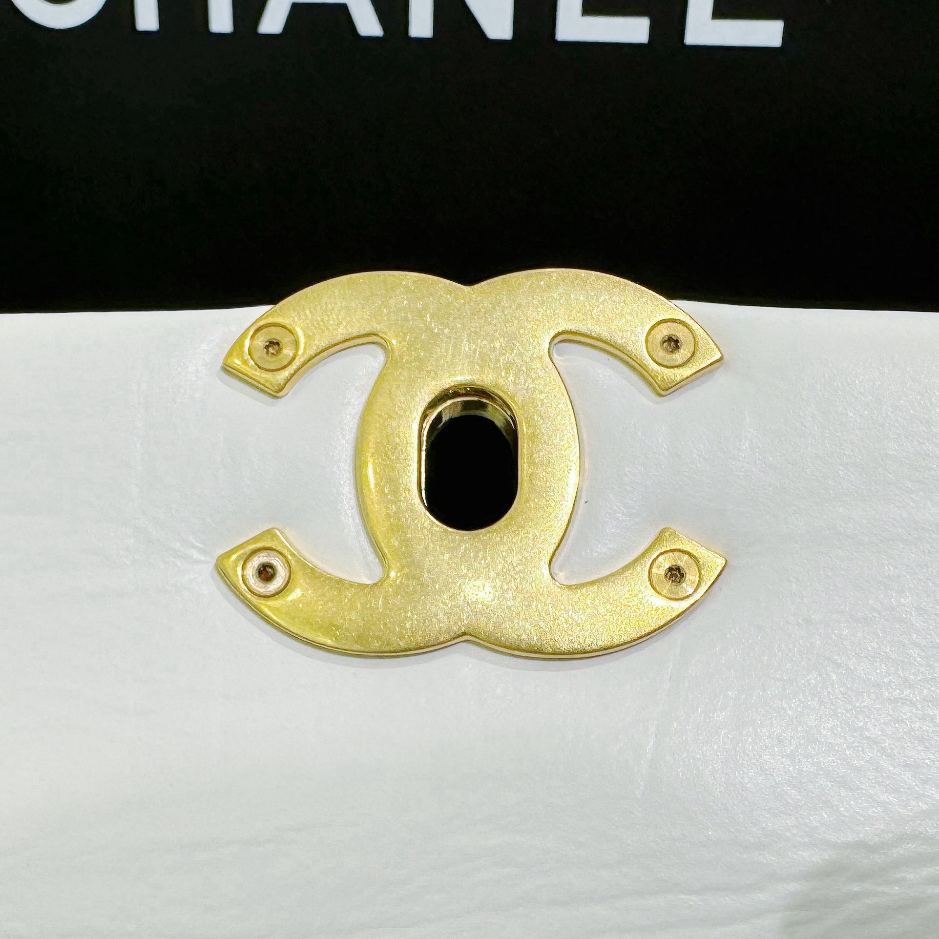 Chanel 23k Flap Shoulder Bag 20cm - Image 6