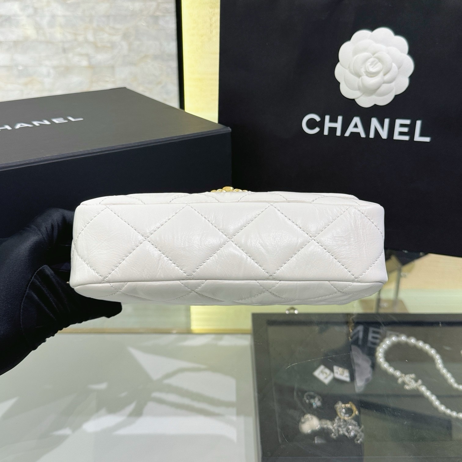 Chanel 23k Flap Shoulder Bag 20cm - Image 4