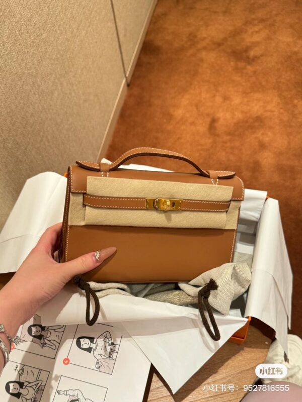 Pochette Swift Leather Golden Brown