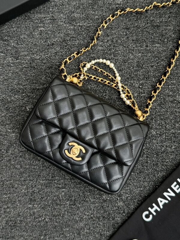 Chanel 24 Pearl Square