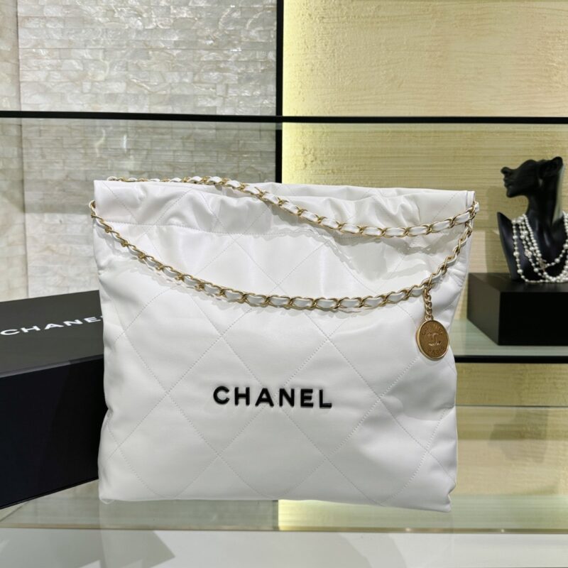 Chanel 22 Handbag