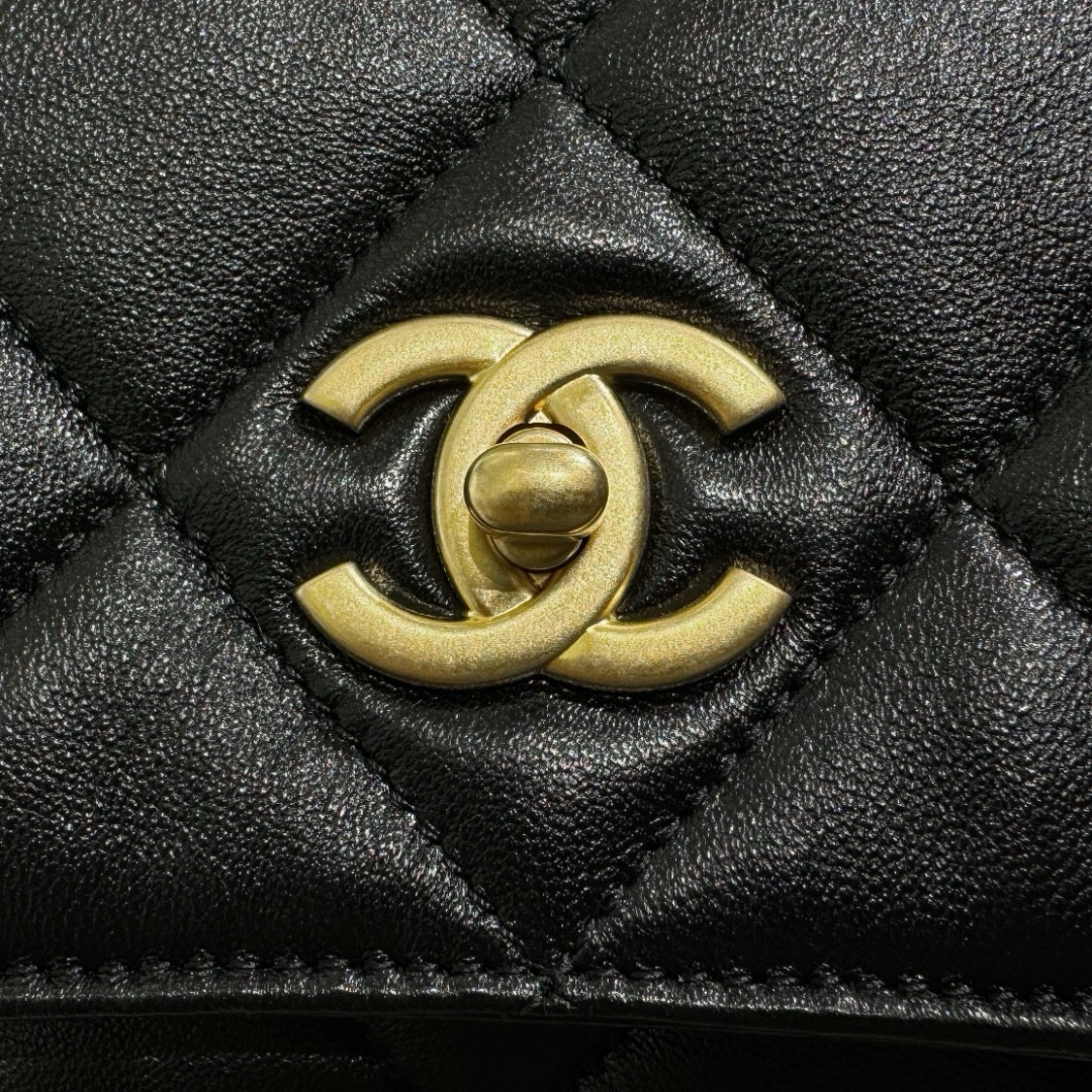 Chanel 24P Hobo Underarm Bag - Image 2