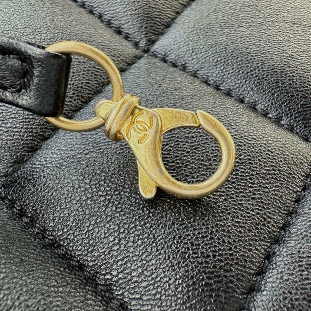 Chanel 24P Hobo Underarm Bag - Image 6