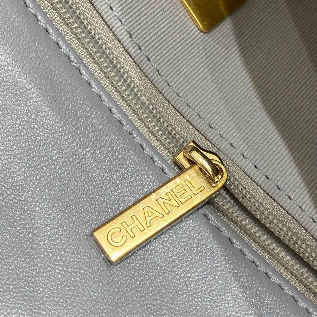 Chanel 19 Bag Light Grey 26cm - Image 8