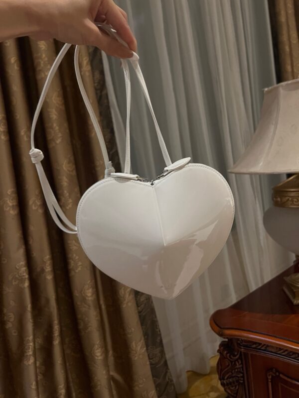 Alaïa Le Coeur Shiny Leather Shoulder Bag