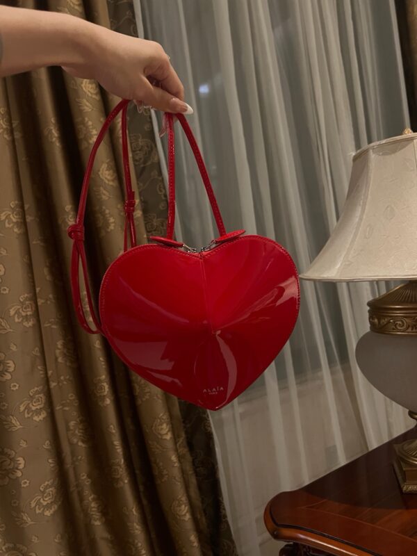 Alaïa Le Coeur Shiny Leather Shoulder Bag
