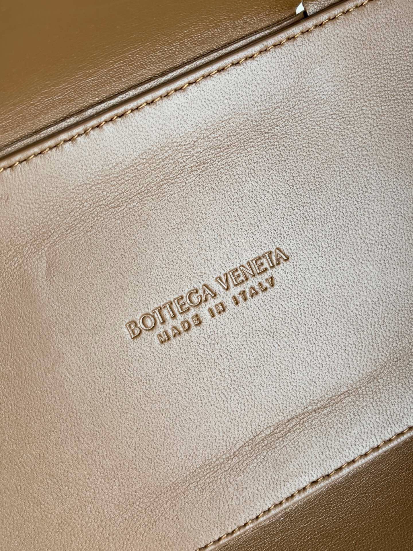 Bottega Veneta Arco Tote Bag - Image 7