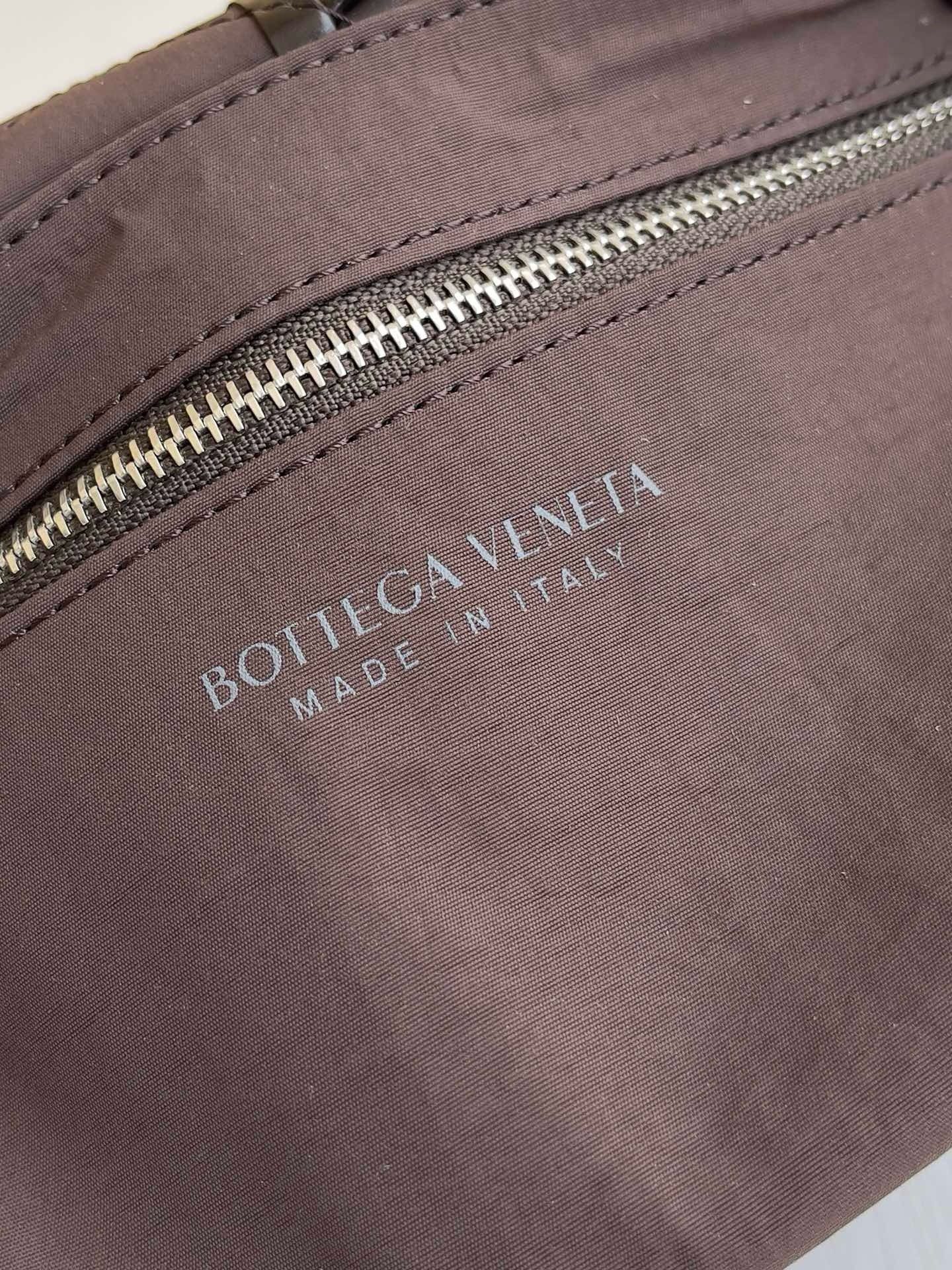 Bottega Veneta Cassette Bag - Image 8