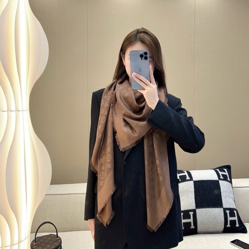 LV Letter Shawl 140x140cm