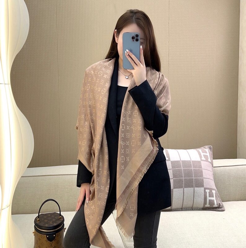 LV Letter Shawl 140x140cm 60% Silk 40% Wool