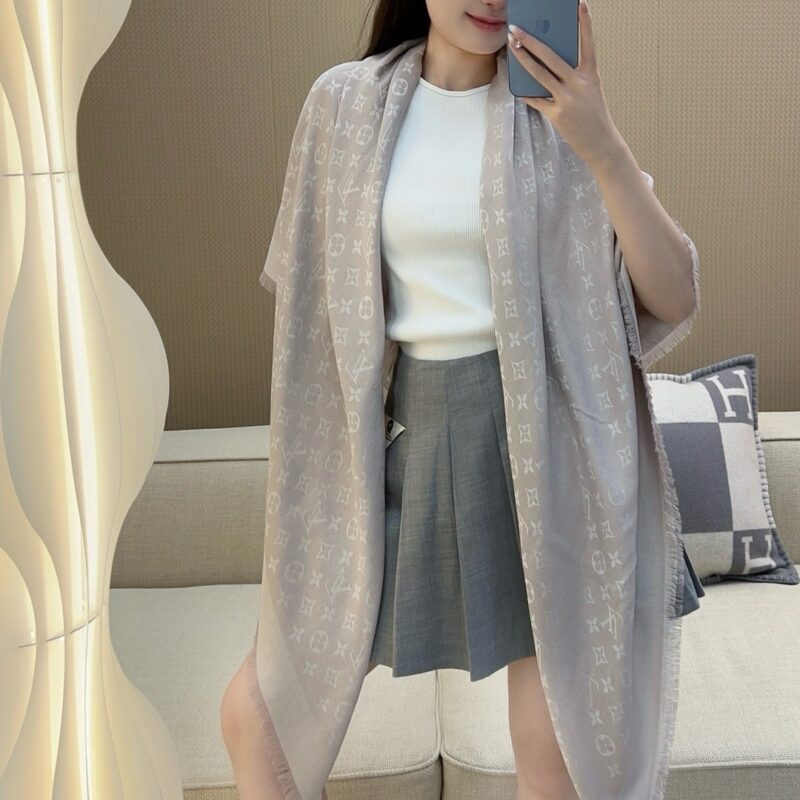 LV Letter Shawl 140x140cm 60% Silk 40% Wool