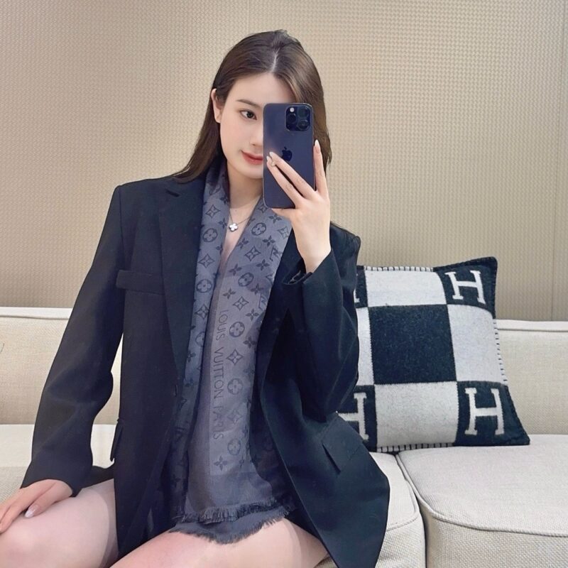 LV Letter Shawl 140x140cm