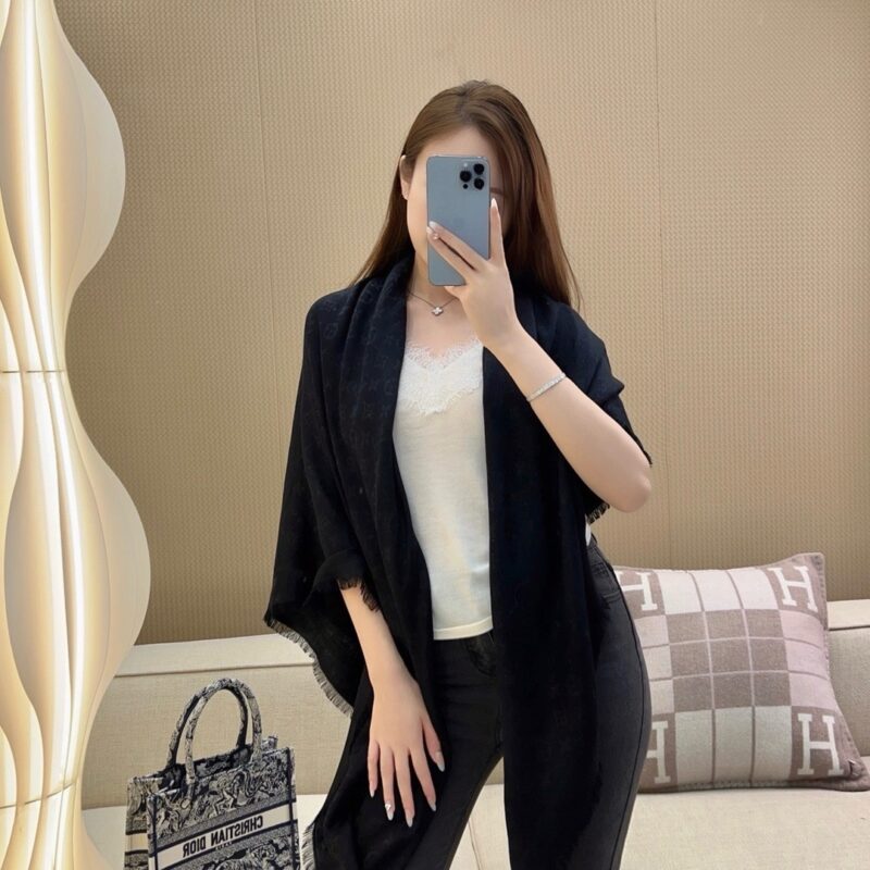 LV Letter Shawl 140x140cm 60% Silk 40% Wool
