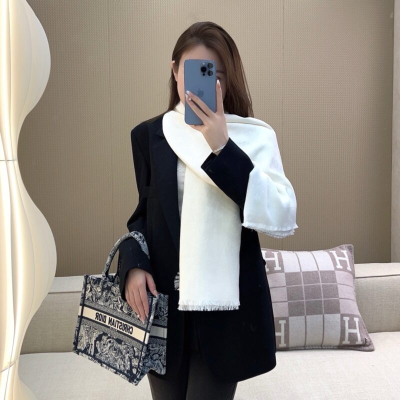 LV Letter Shawl 140x140cm