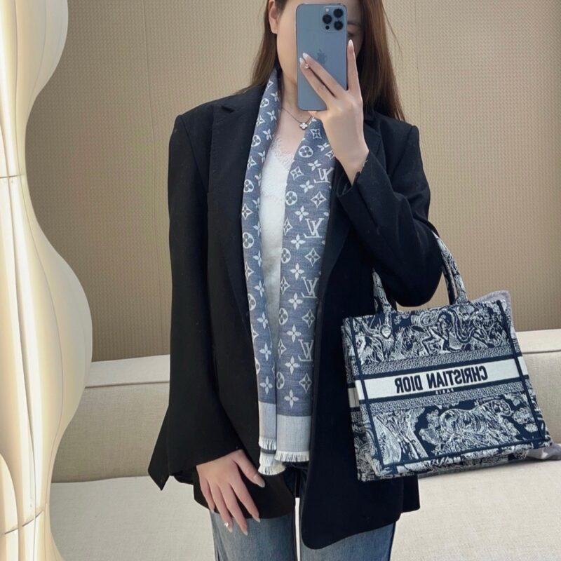 LV Jacquard Letters 140x140cm