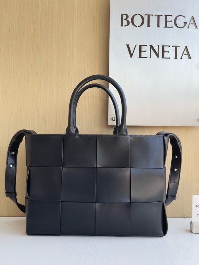 Bottega veneta tote shop