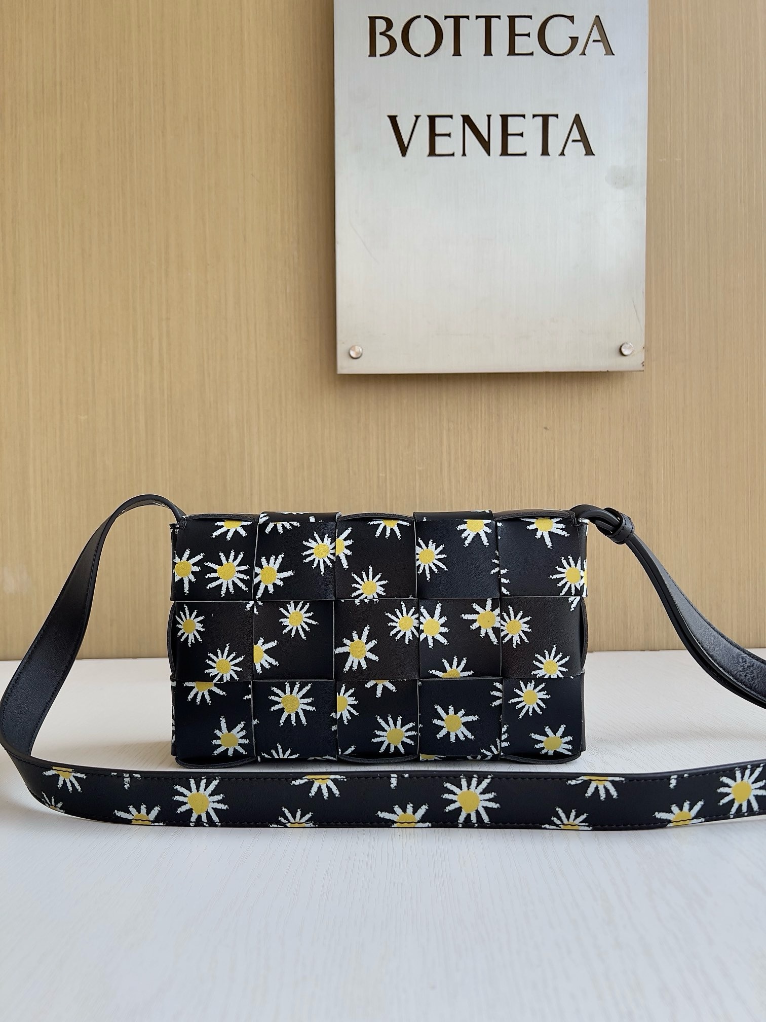 Bottega Veneta Cassette - Image 4