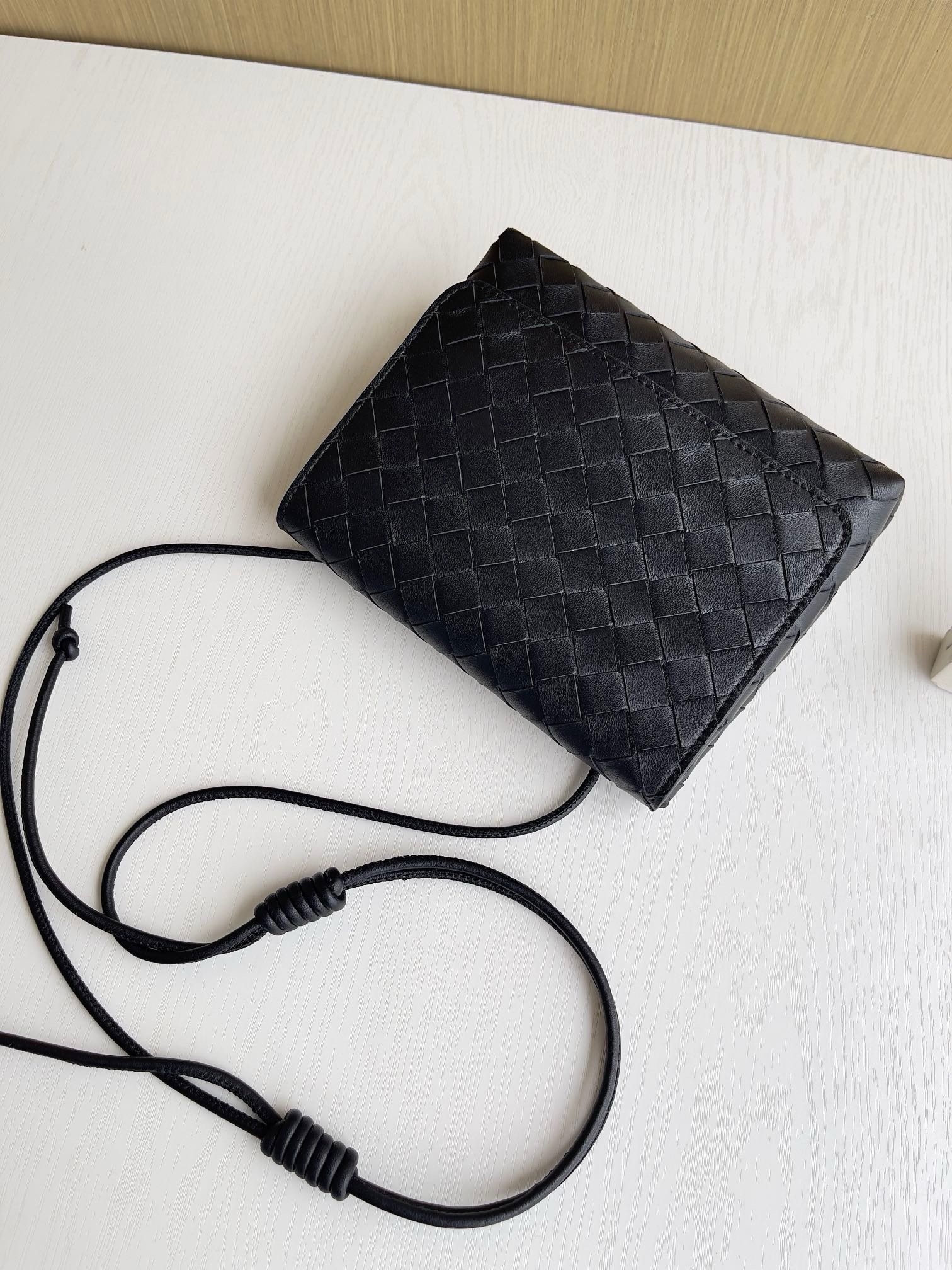 Bottega Veneta Clutch - Image 4