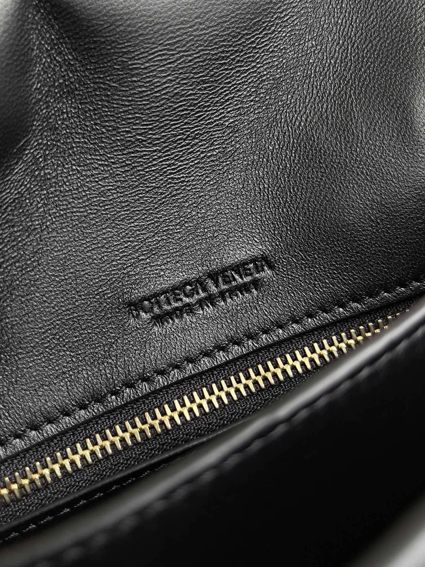 Bottega Veneta Clutch - Image 8