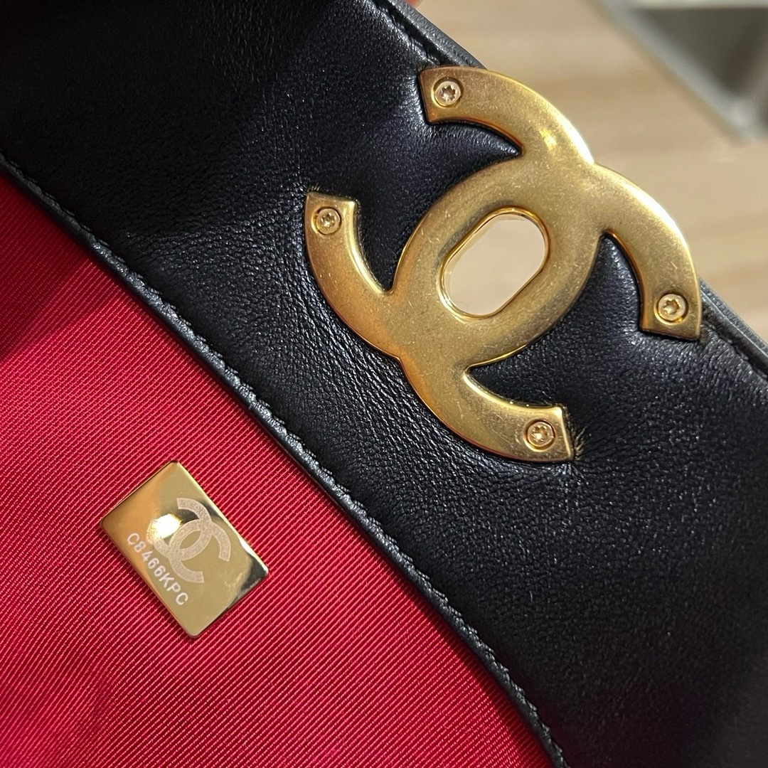 Chanel 19 Shopping Tote Black - Image 6