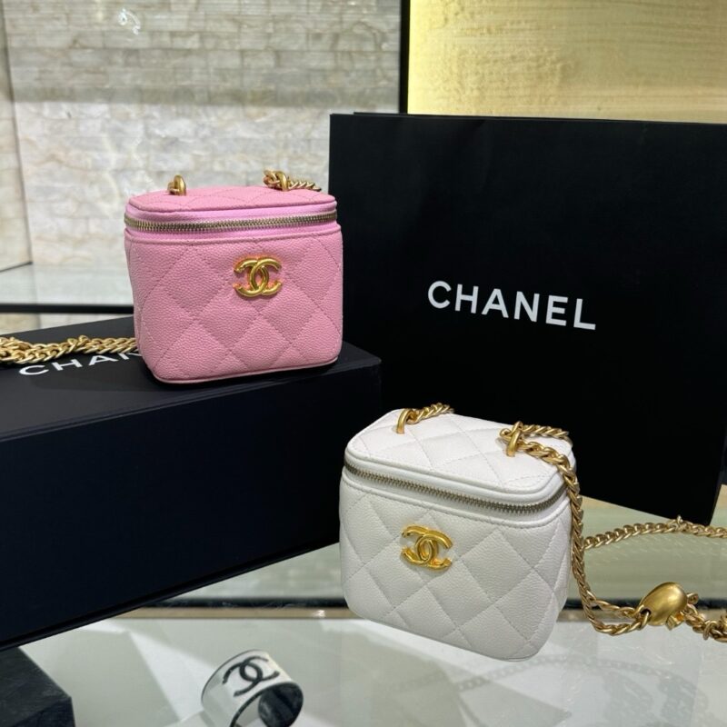 Chanel Quilted Caviar Vanity Case Heart
