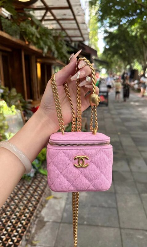 Chanel Pink Quilted Caviar Vanity Case Heart