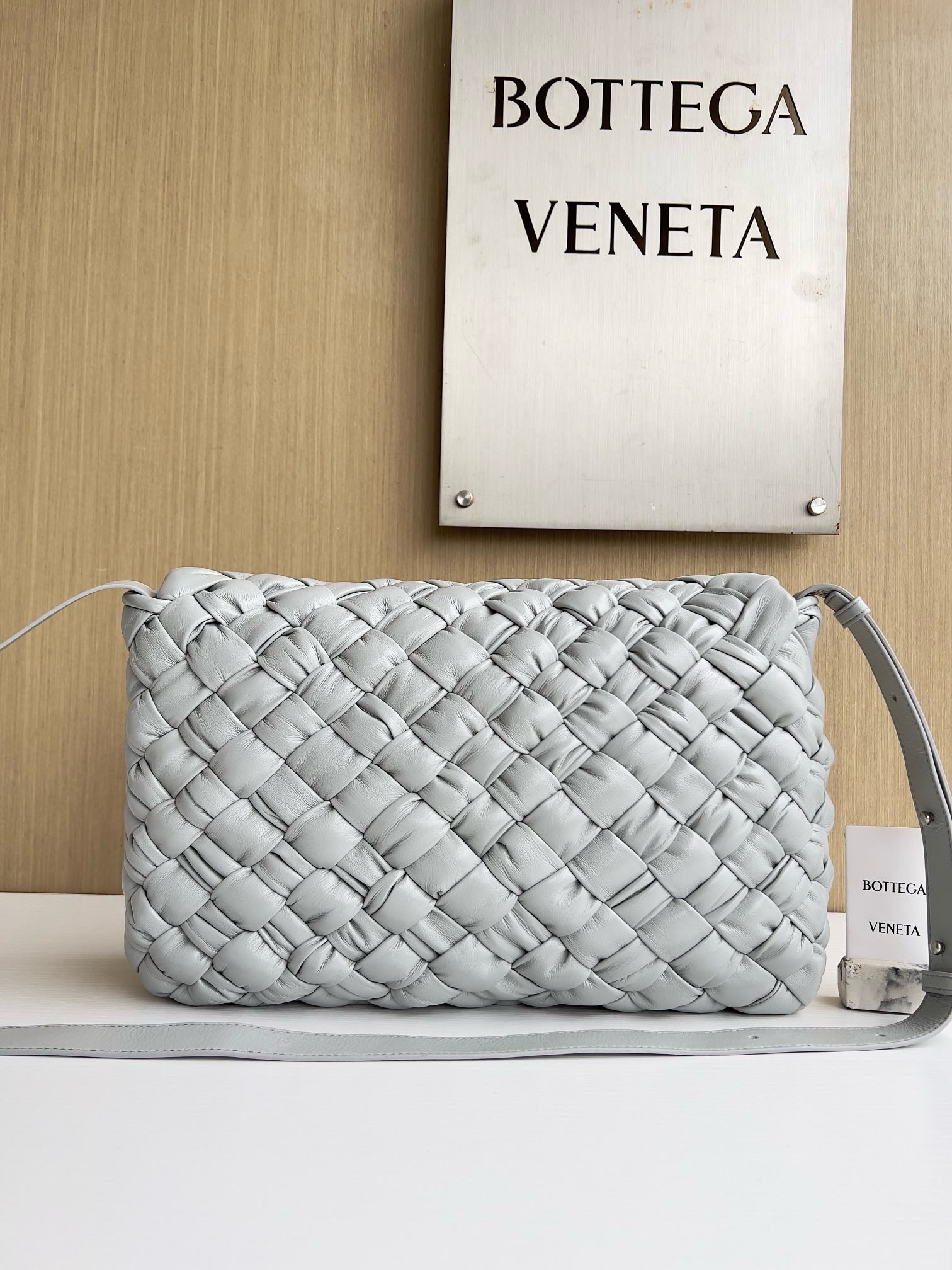Bottega Veneta Rumple Leather Messenger Bag - Image 2