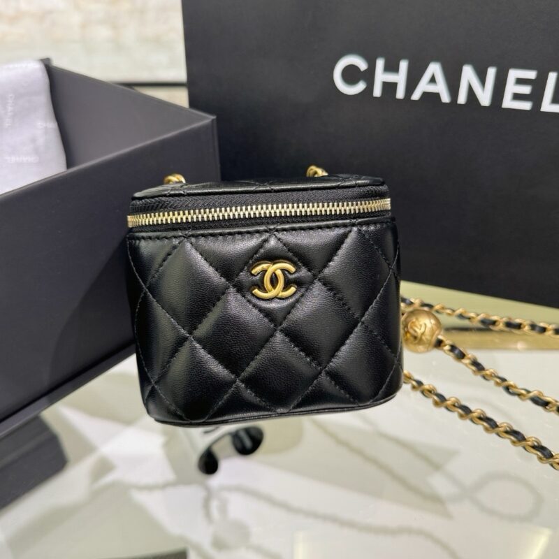 Chanel Black Quilted Caviar Vanity Case Heart
