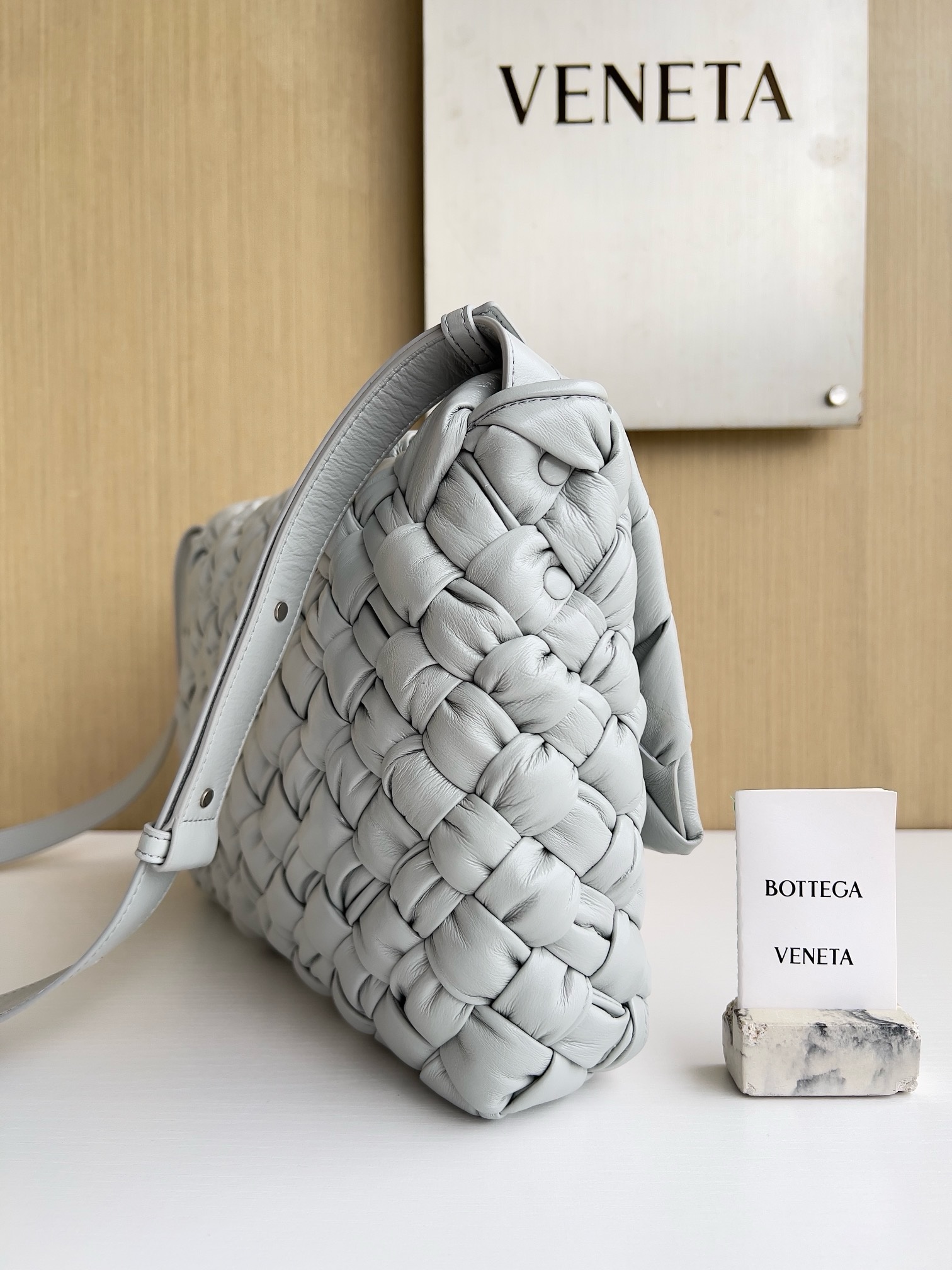Bottega Veneta Rumple Leather Messenger Bag - Image 3