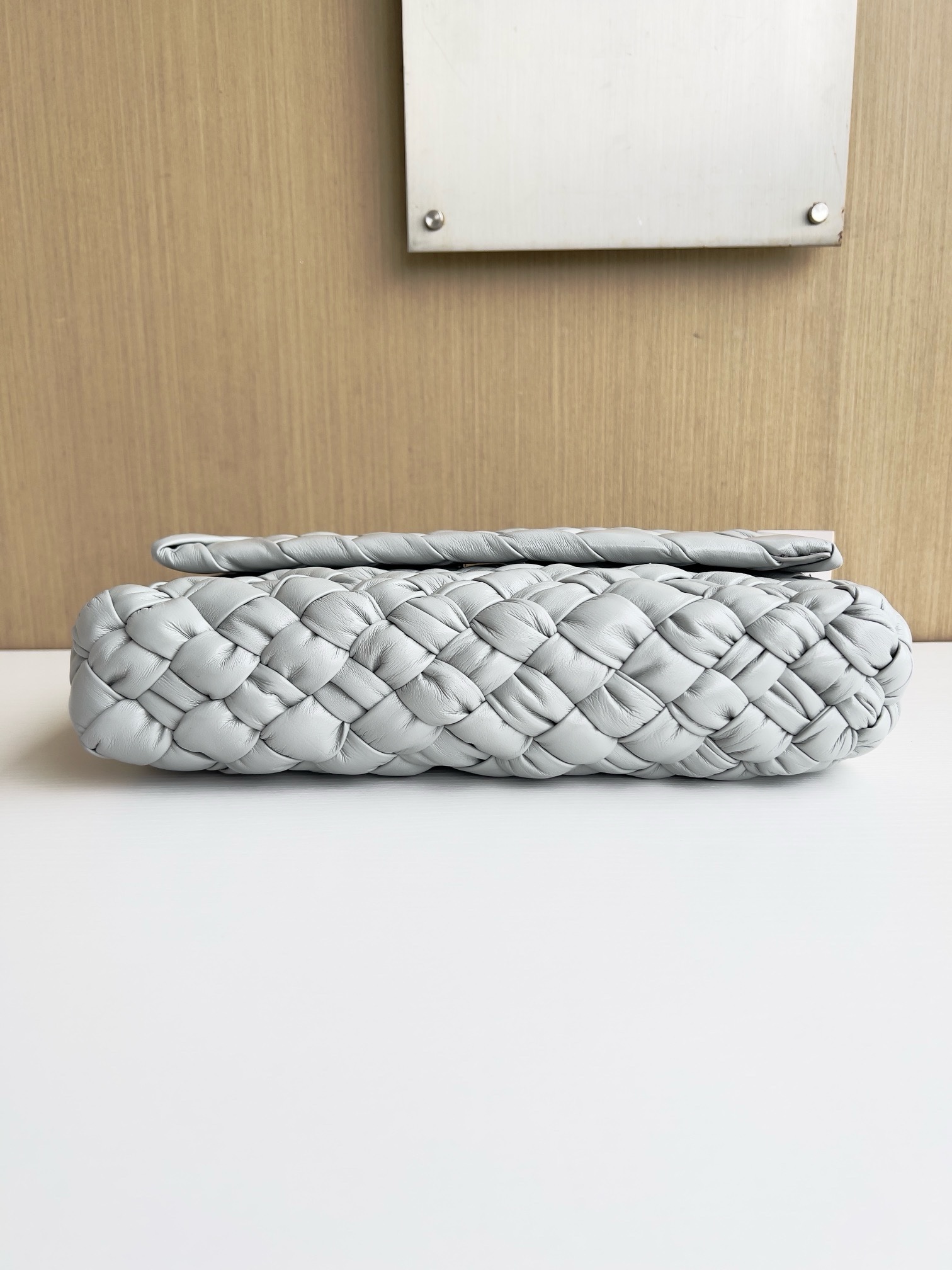 Bottega Veneta Rumple Leather Messenger Bag - Image 4