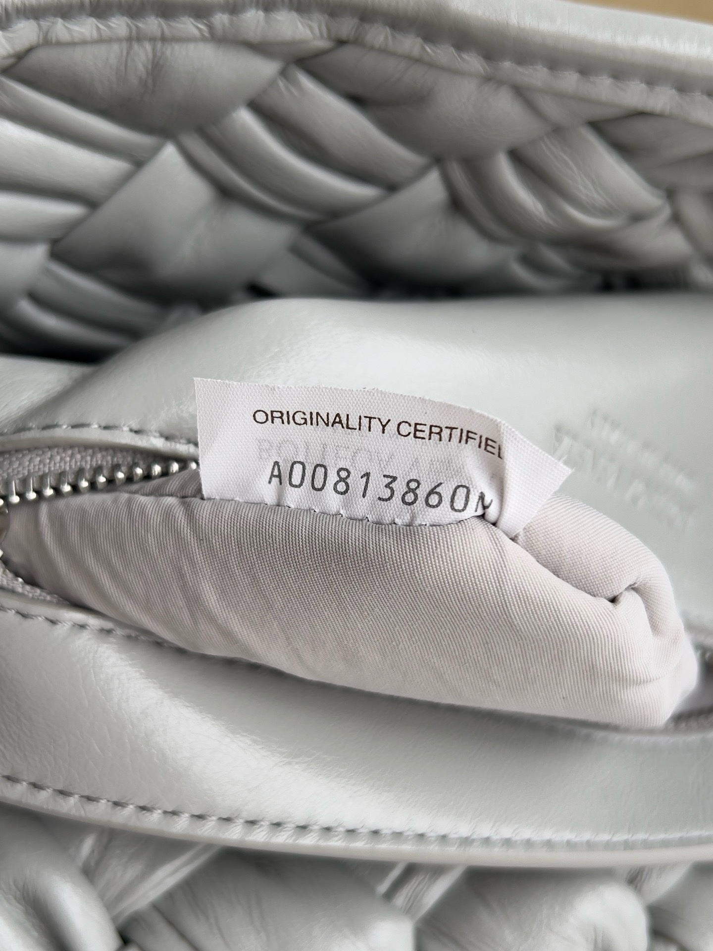 Bottega Veneta Rumple Leather Messenger Bag - Image 9