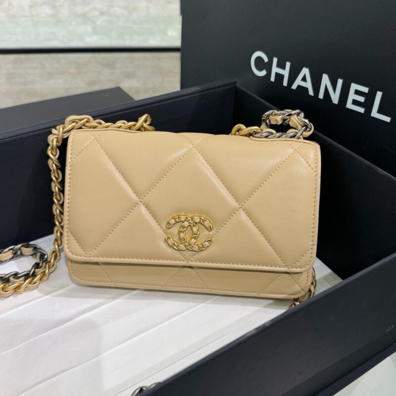 Chanel 19 Woc Apricot