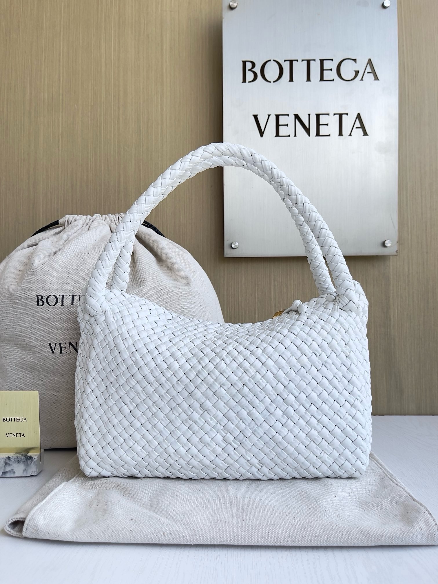 BV Tosca Shoulder Bag - Image 2