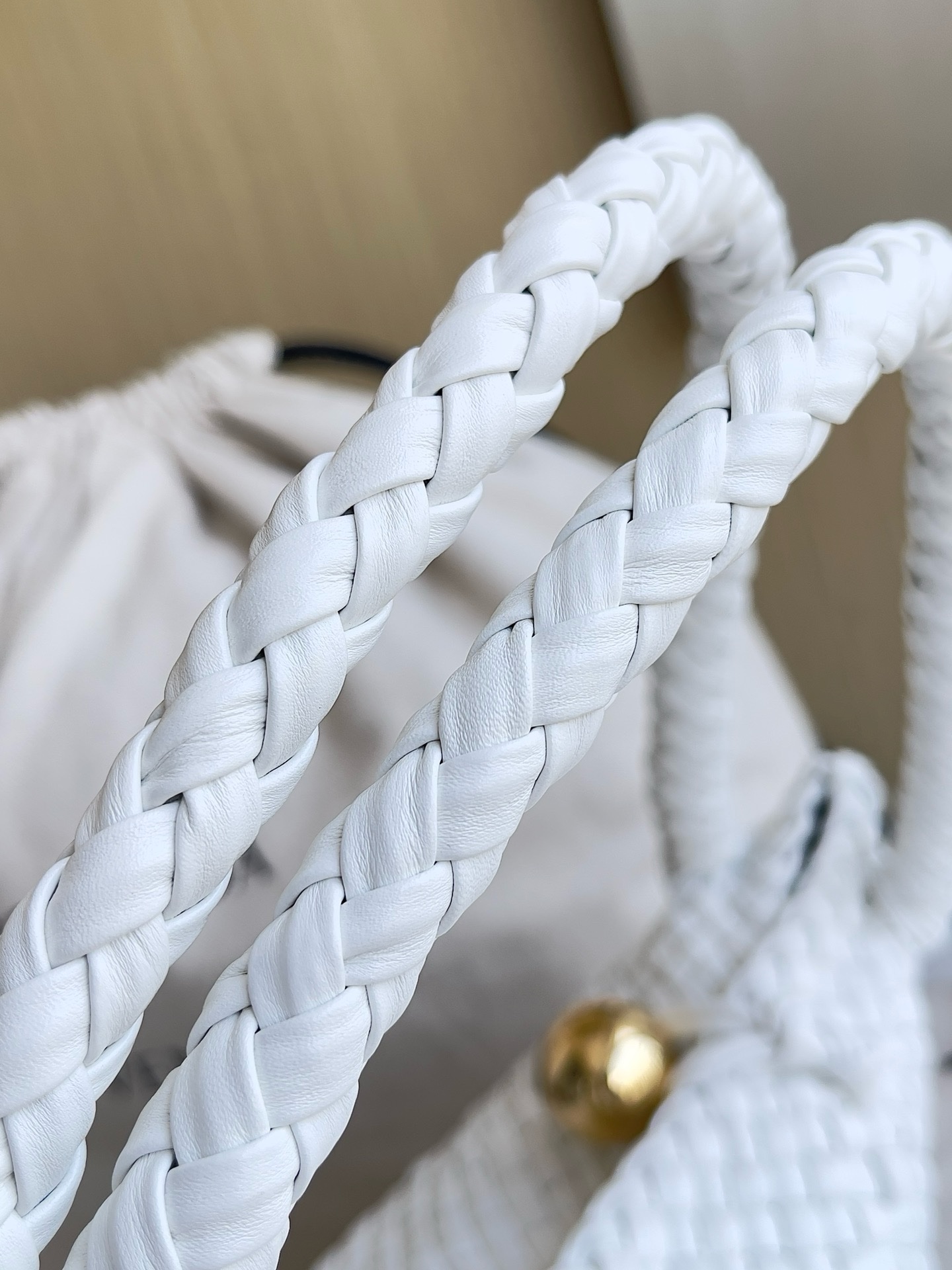 BV Tosca Shoulder Bag - Image 5