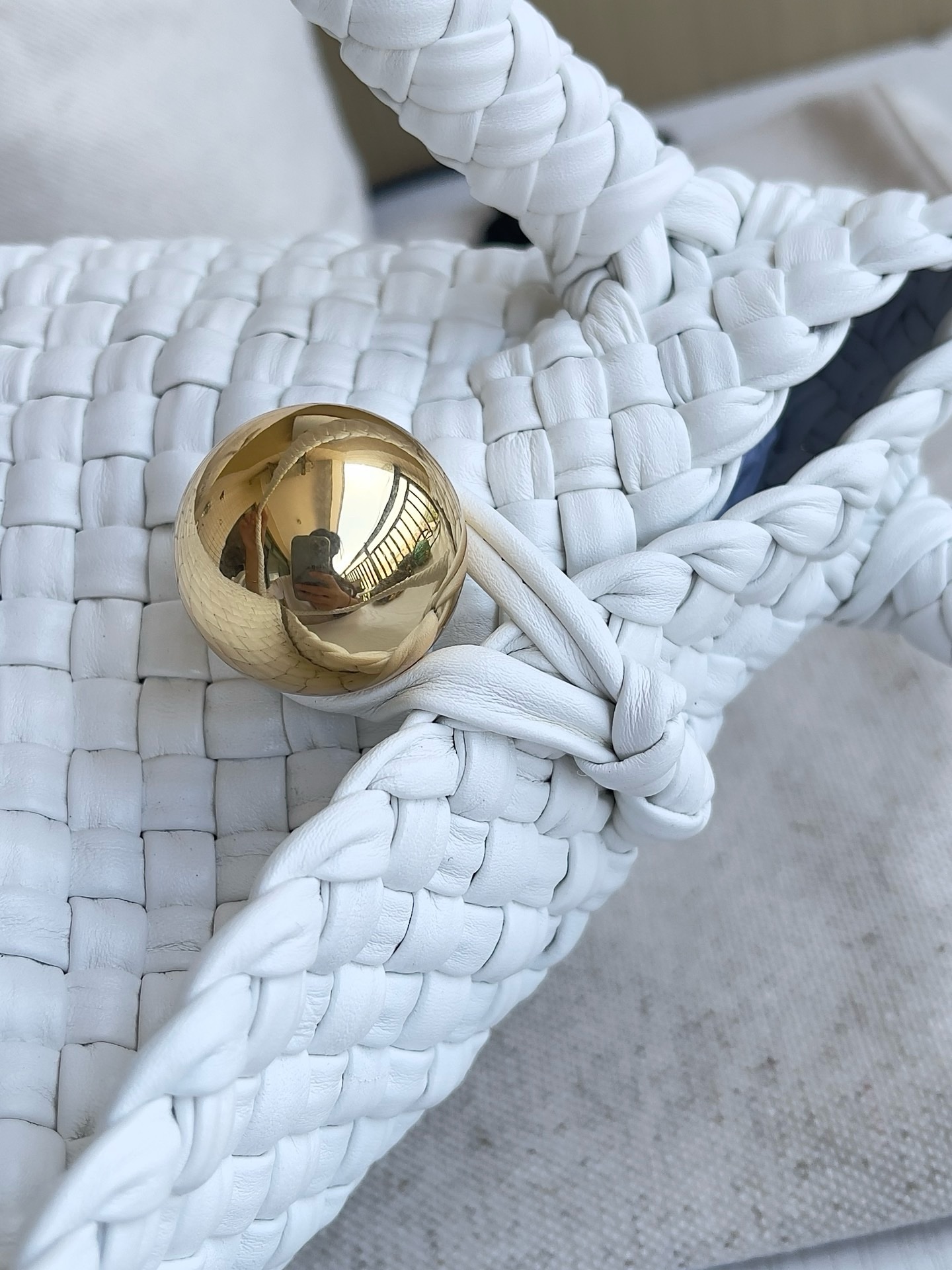 BV Tosca Shoulder Bag - Image 6