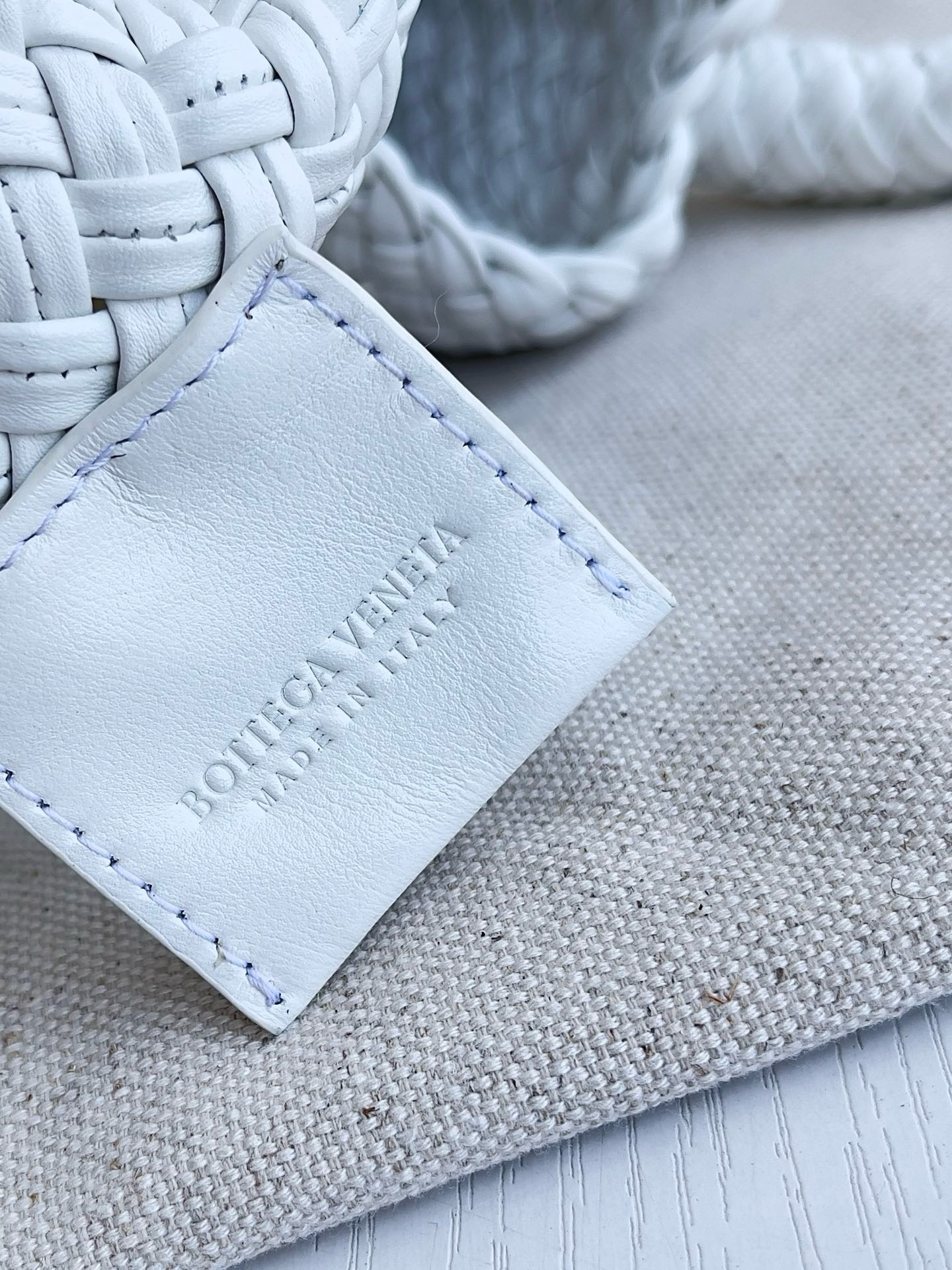 BV Tosca Shoulder Bag - Image 8