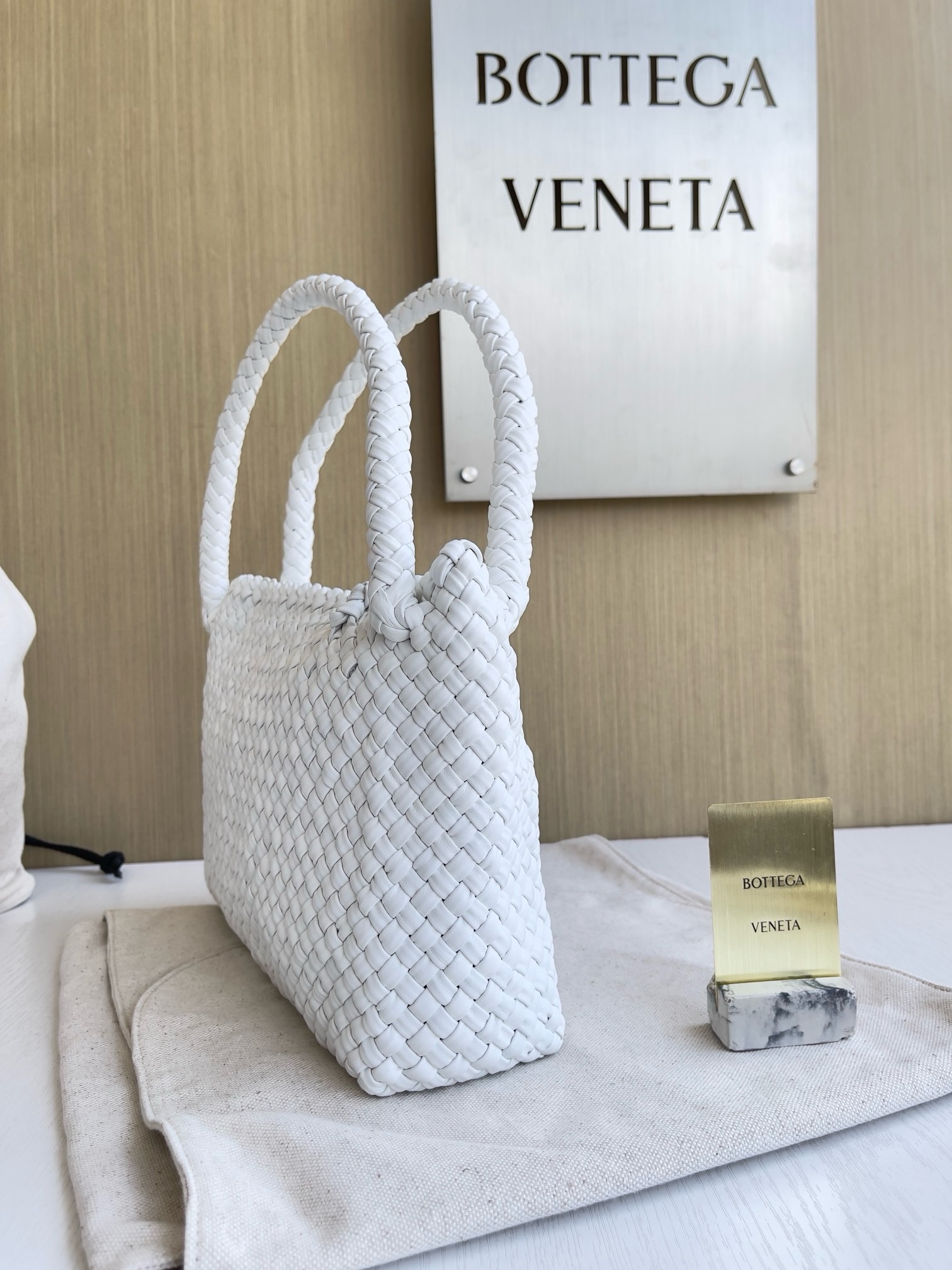 BV Tosca Shoulder Bag - Image 3