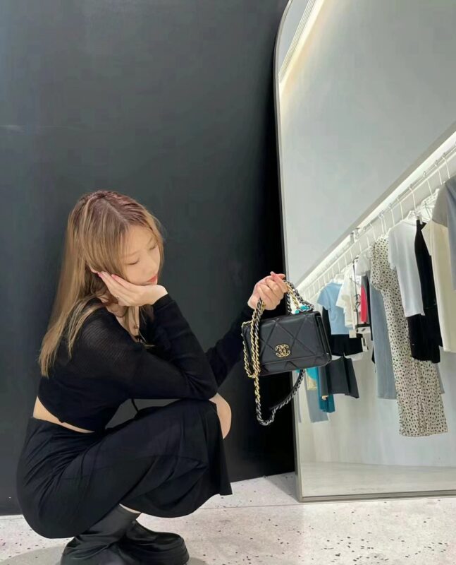 Chanel 19 Black WOC