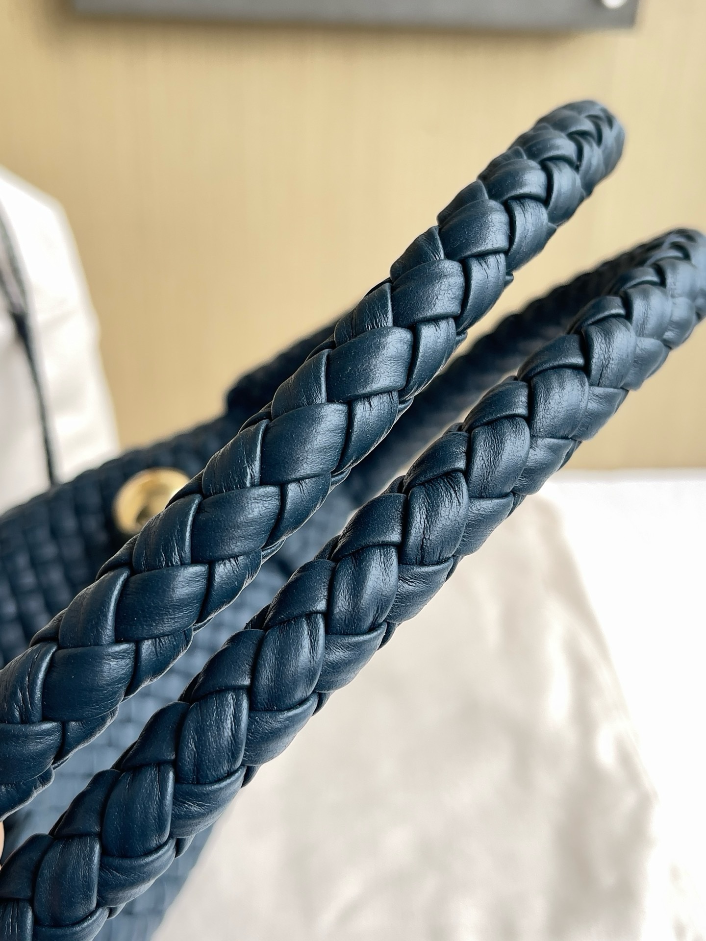 BV Tosca Shoulder Bag - Image 6