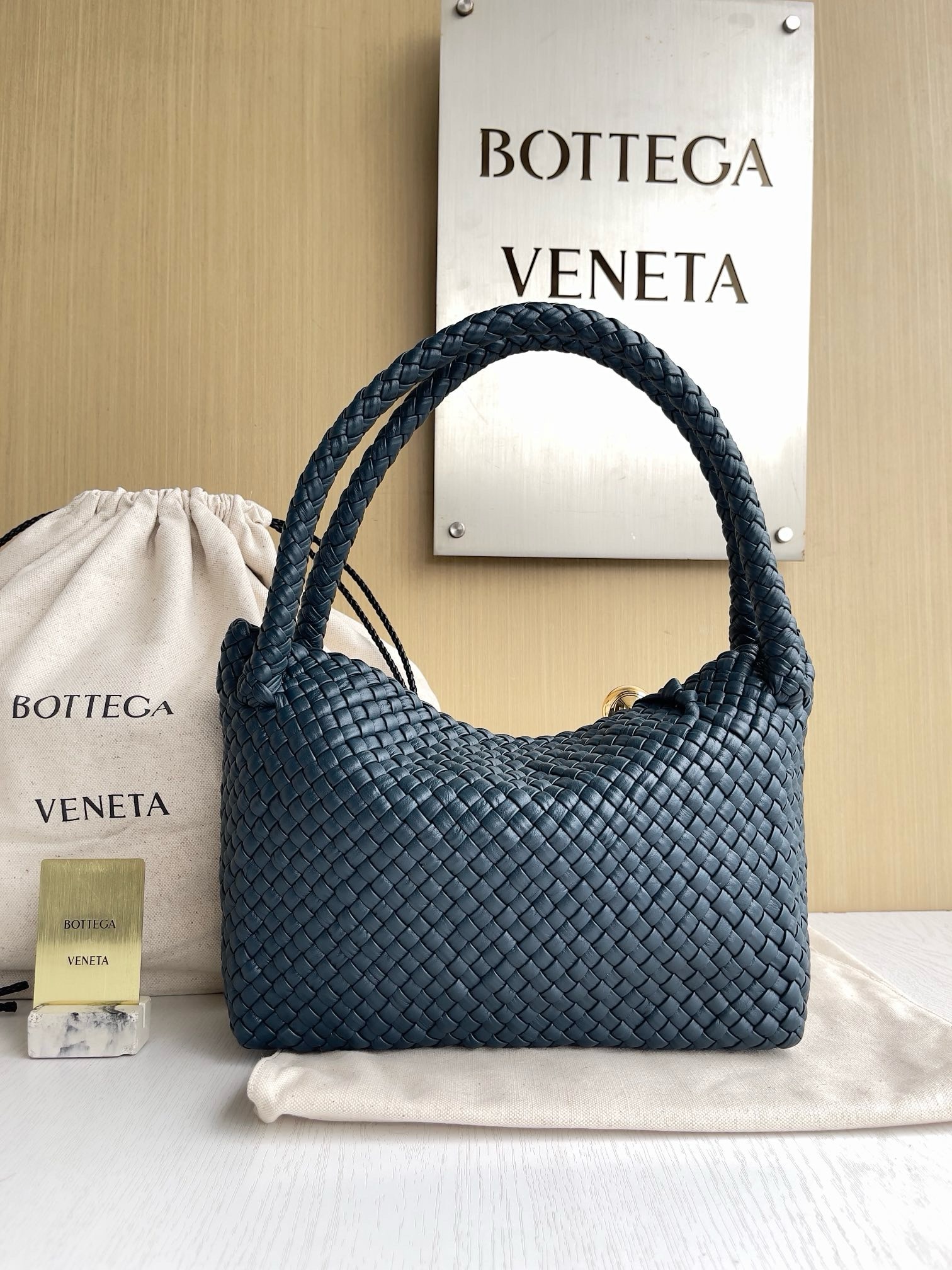 BV Tosca Shoulder Bag - Image 2