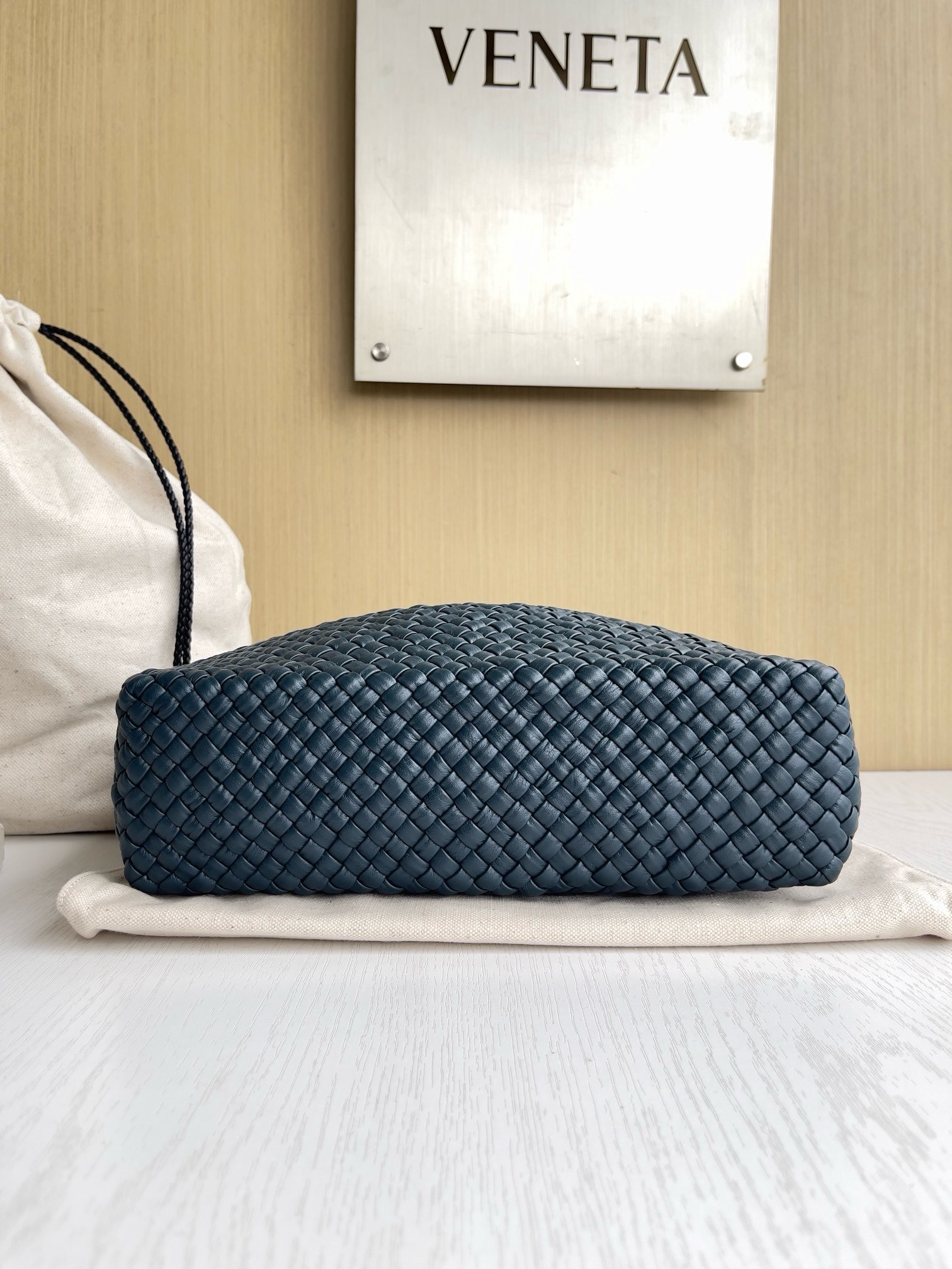 BV Tosca Shoulder Bag - Image 3