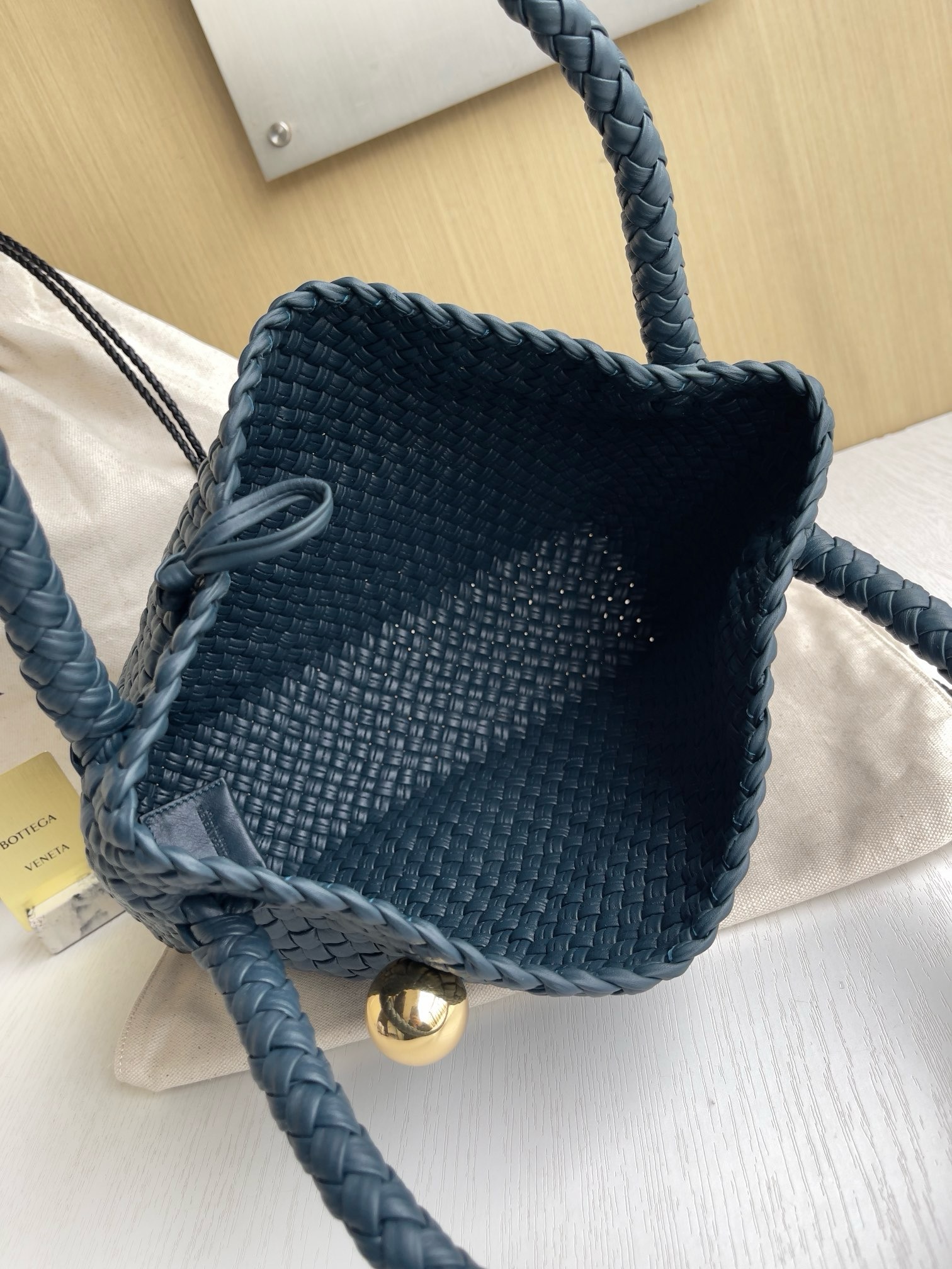 BV Tosca Shoulder Bag - Image 4