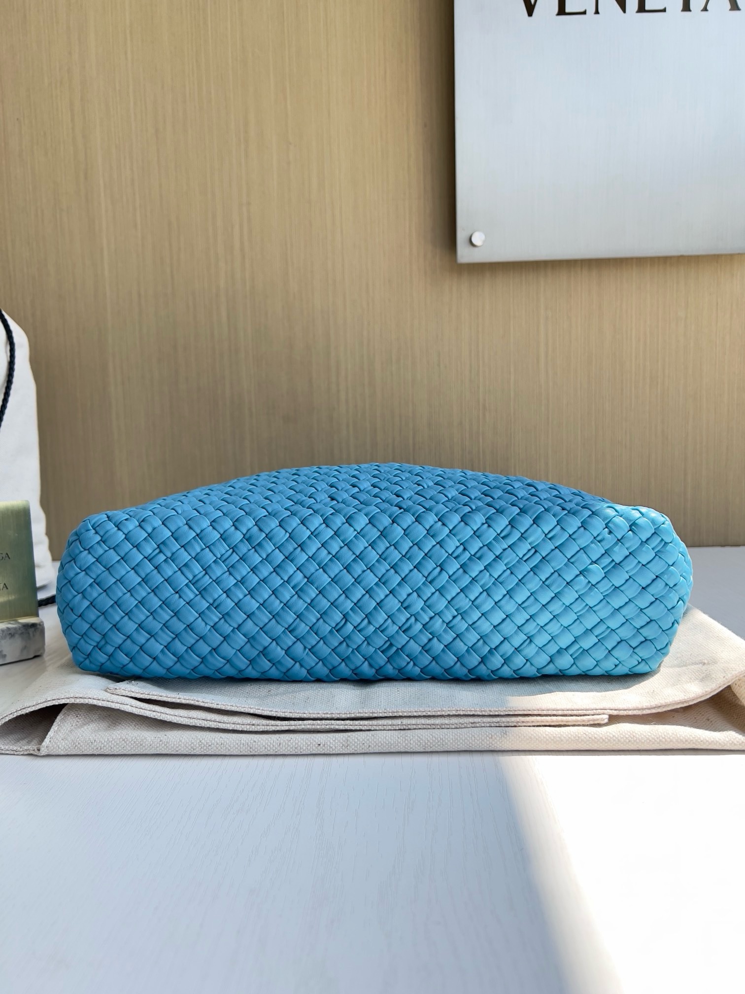 BV Tosca Shoulder Bag - Image 3