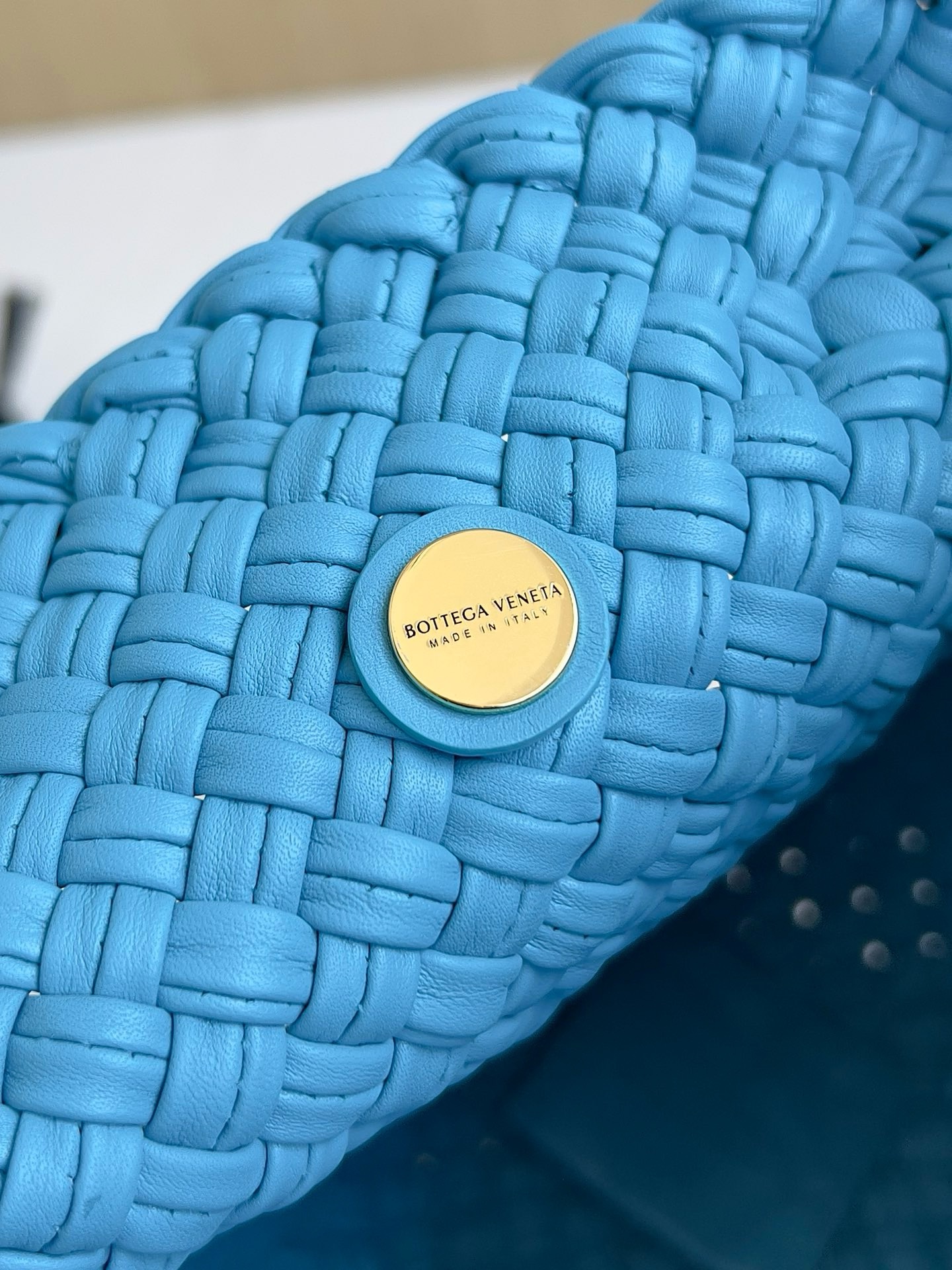 BV Tosca Shoulder Bag - Image 7