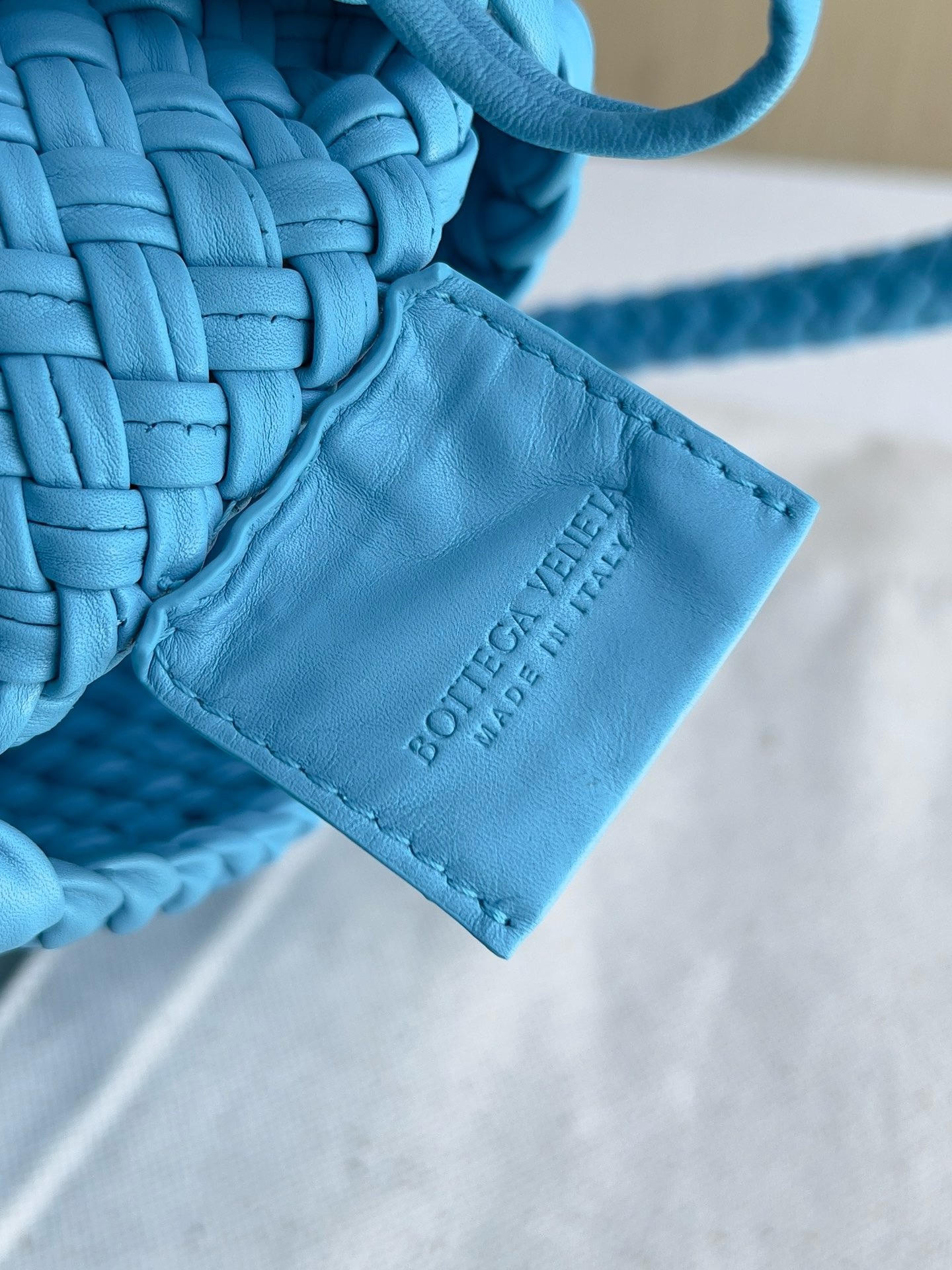 BV Tosca Shoulder Bag - Image 8