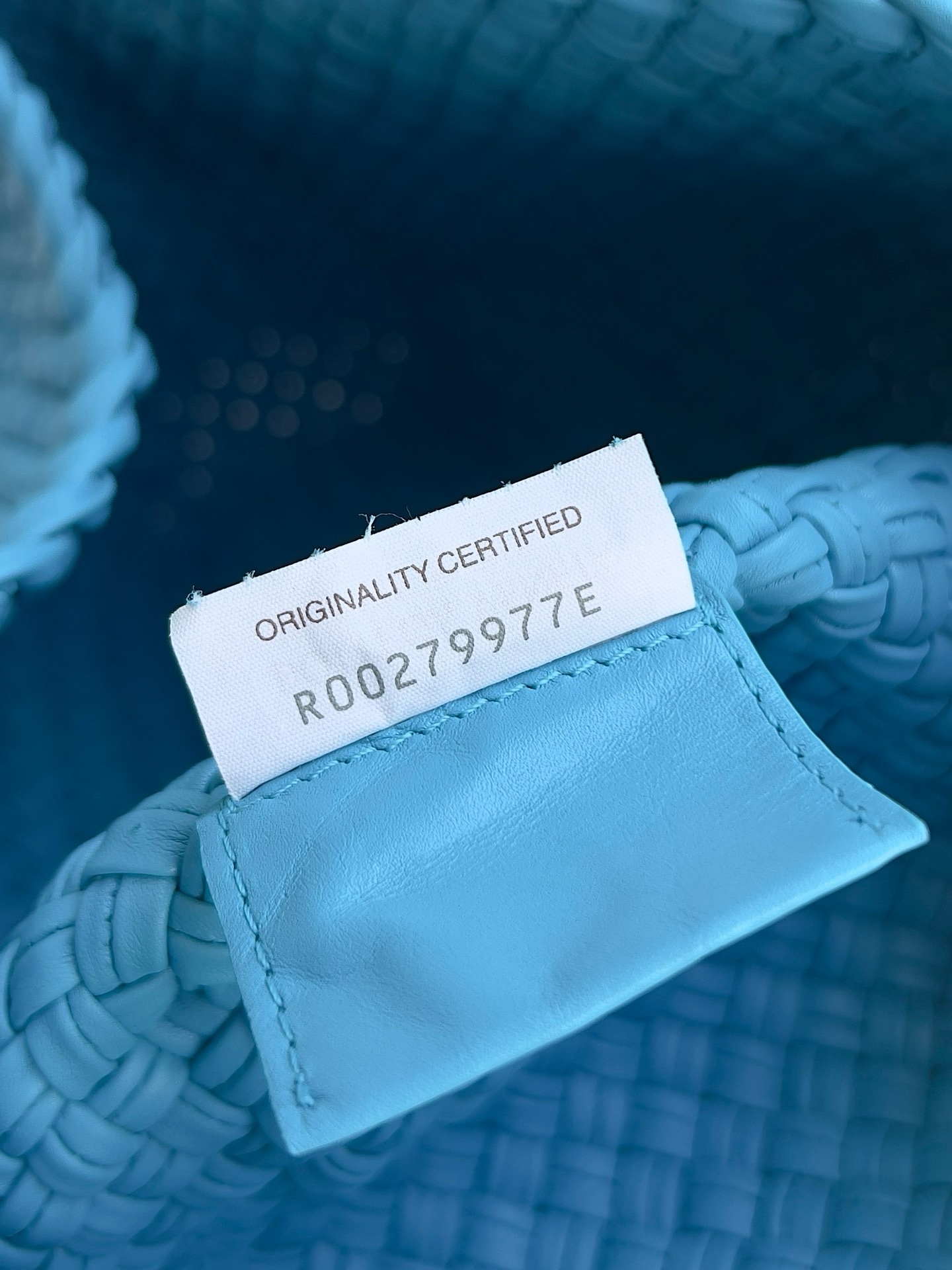 BV Tosca Shoulder Bag - Image 9