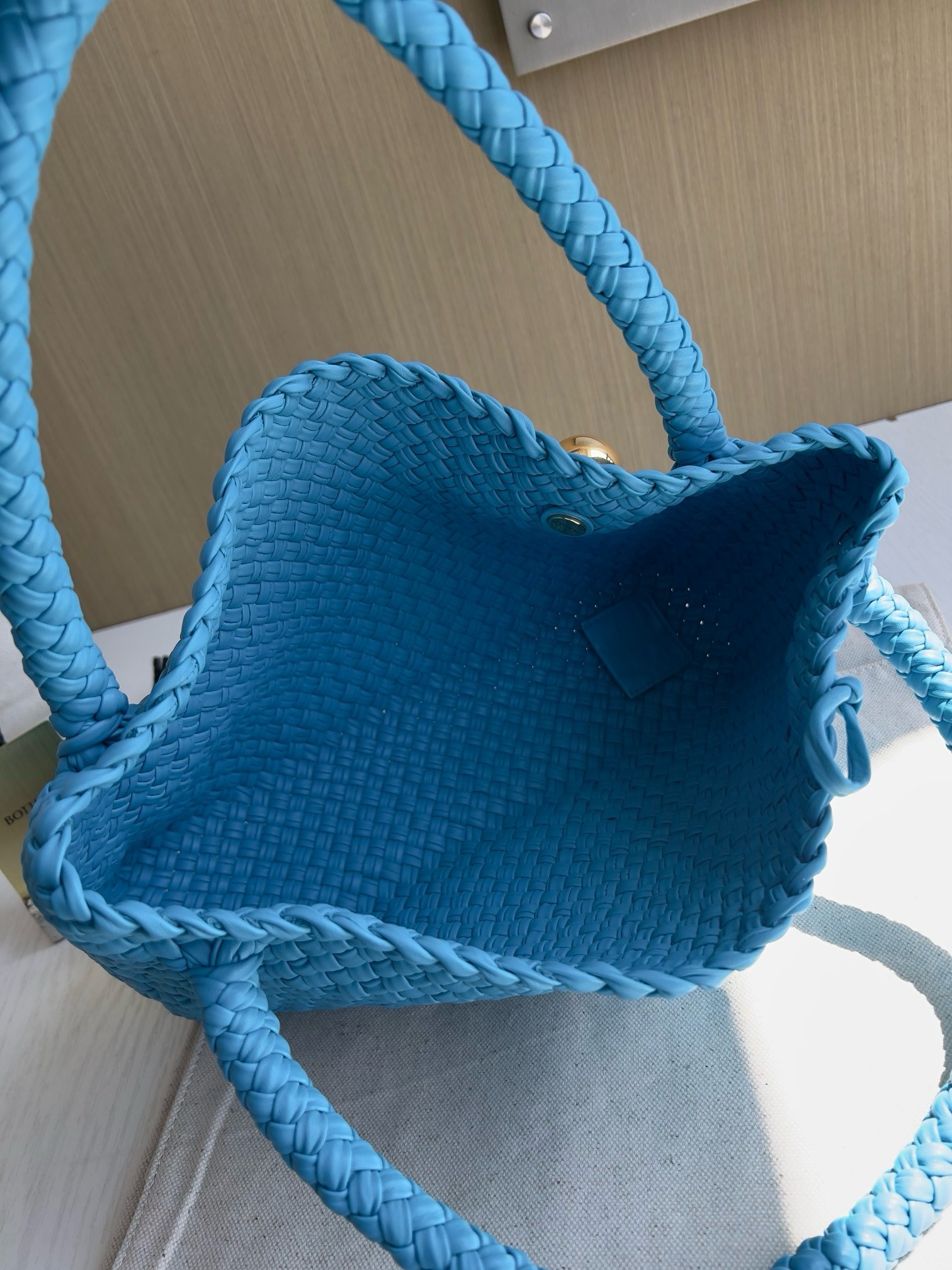 BV Tosca Shoulder Bag - Image 4