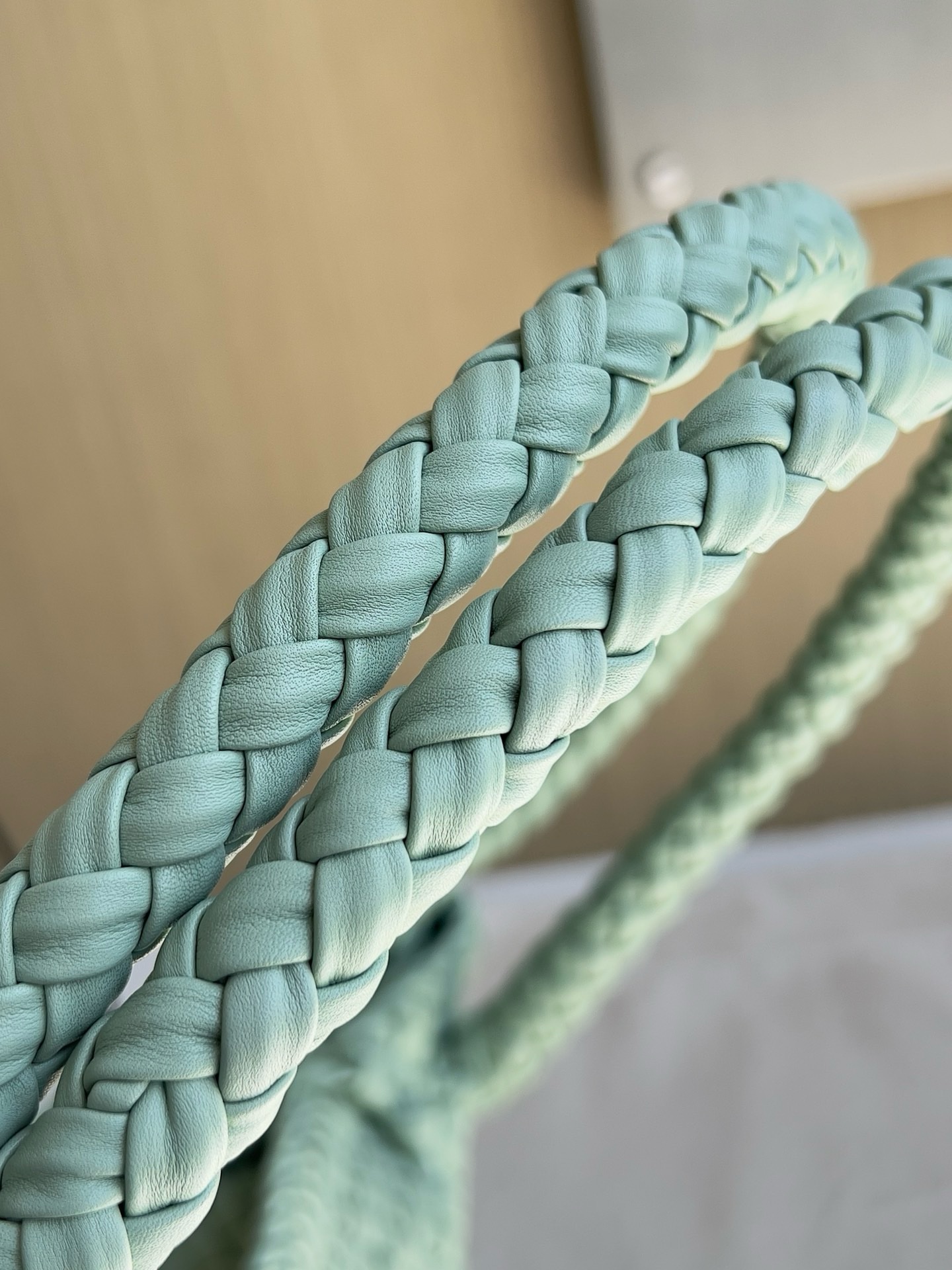 BV Tosca Shoulder Bag - Image 6