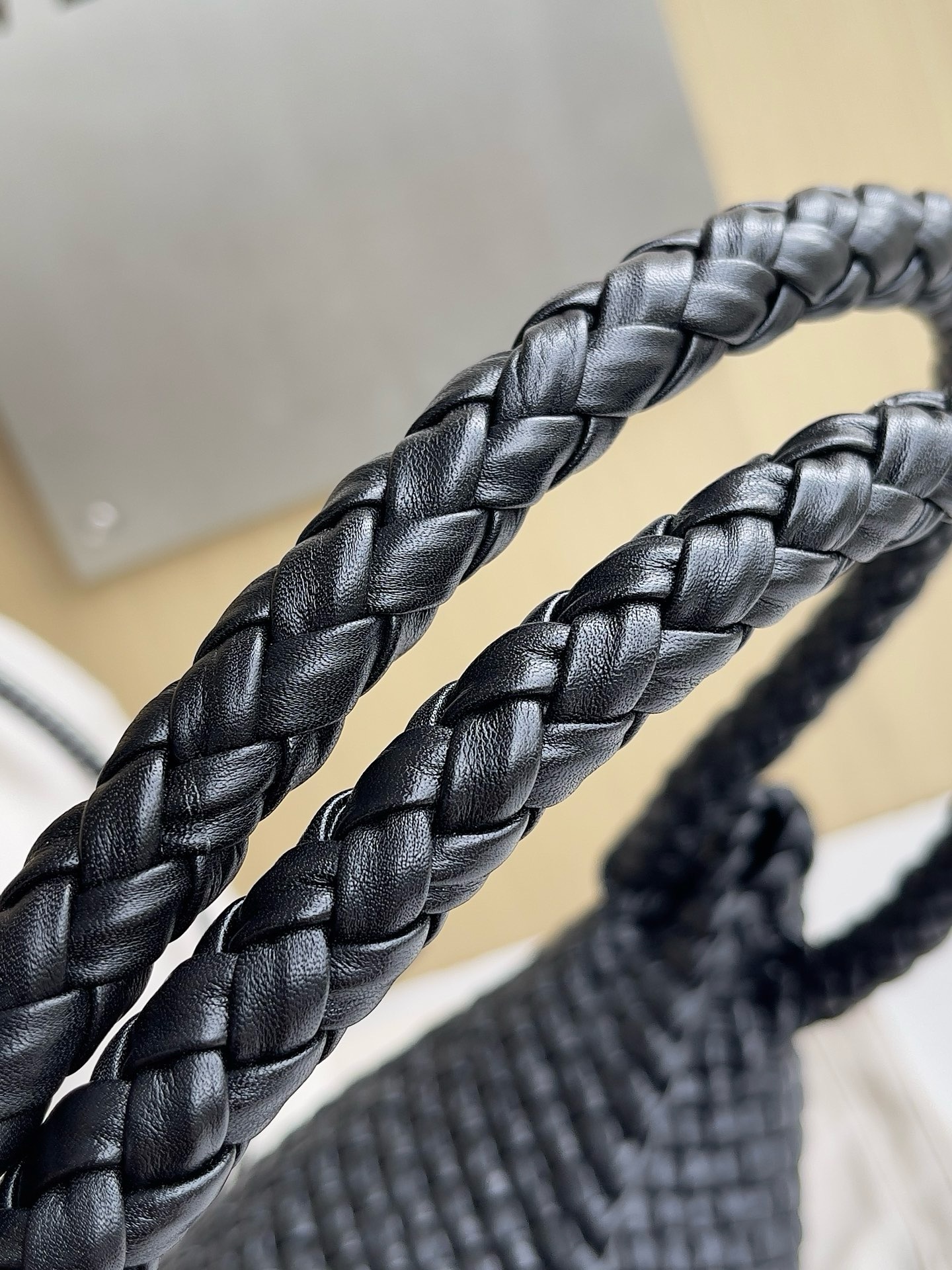 BV Tosca Shoulder Bag - Image 5