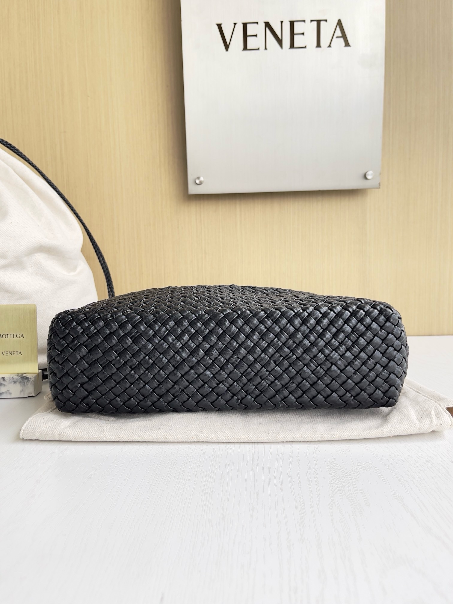 BV Tosca Shoulder Bag - Image 3